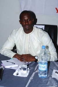 Oumar Badiane, frangin de Marième Badiane, répond au griot de Macky Sall : “Farba Ngom est le plus grand voleur de l’histoire du Sénégal. Il roule sur de l’or, alors qu’il n’a aucune profession” Oumar Badiane, frangin de Marième Badiane, répond au griot de Macky Sall : “Farba Ngom est le plus grand voleur de l’histoire du Sénégal. Il roule sur de l’or, alors qu’il n’a aucune profession”