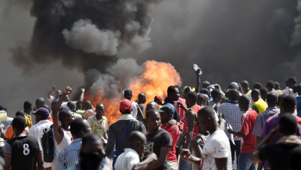 Burkina : Les manifestants en route pour la Présidence Burkina : Les manifestants en route pour la Présidence