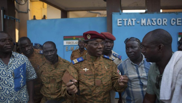 Burkina Faso: l'armée va "accompagner une transition démocratique", a déclaré l'état-major burkinabè Burkina Faso: l'armée va "accompagner une transition démocratique", a déclaré l'état-major burkinabè