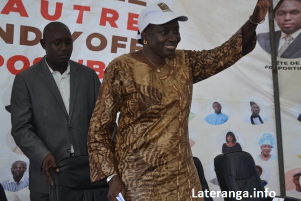 Les retrouvailles de la grande famille libérale seraient une insulte à la mémoire du peuple sénégalais, selon Macky 2012 Les retrouvailles de la grande famille libérale seraient une insulte à la mémoire du peuple sénégalais, selon Macky 2012