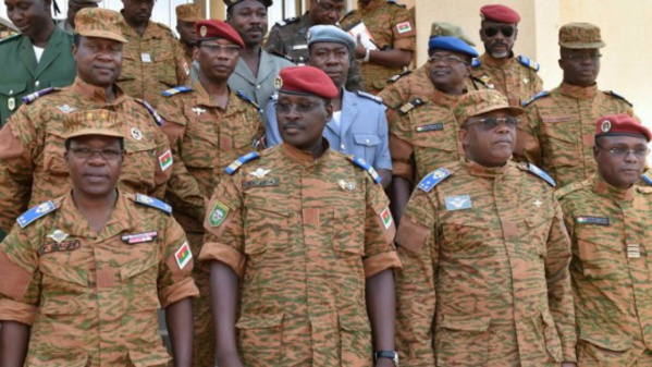 Burkina: L’Ua donne un ultimatum de 2 semaines à l’armée pour rendre le pouvoir Burkina: L’Ua donne un ultimatum de 2 semaines à l’armée pour rendre le pouvoir