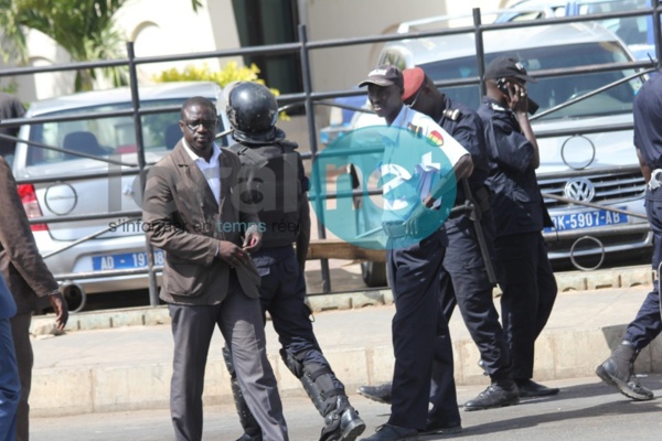 Procès Karim Wade: Jugé pour trouble à l'audience, Bachir Diawara clame son innocence devant la barre Procès Karim Wade: Jugé pour trouble à l'audience, Bachir Diawara clame son innocence devant la barre
