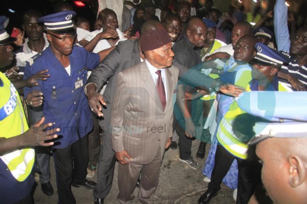 Me Abdoulaye Wade est de retour à Dakar (Regardez les images) Me Abdoulaye Wade est de retour à Dakar (Regardez les images)