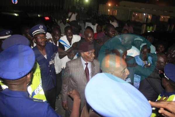 Me Abdoulaye Wade est de retour à Dakar (Regardez les images) Me Abdoulaye Wade est de retour à Dakar (Regardez les images)