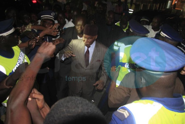 Me Abdoulaye Wade est de retour à Dakar (Regardez les images) Me Abdoulaye Wade est de retour à Dakar (Regardez les images)