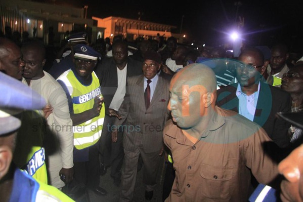 Me Abdoulaye Wade est de retour à Dakar (Regardez les images) Me Abdoulaye Wade est de retour à Dakar (Regardez les images)