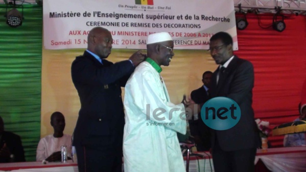 Vidéos+Photos: La cérémonie de remise des décorations de 47 agents du ministère nomines de 2006 à 2013 Vidéos+Photos: La cérémonie de remise des décorations de 47 agents du ministère nomines de 2006 à 2013
