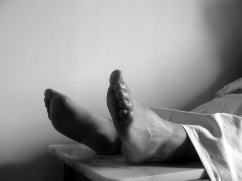 Il vomit du sang avant de mourir et… bonjour la panique ! Il vomit du sang avant de mourir et… bonjour la panique !