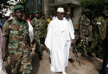 Gambie: Jammeh lance la chasse aux homosexuels Gambie: Jammeh lance la chasse aux homosexuels