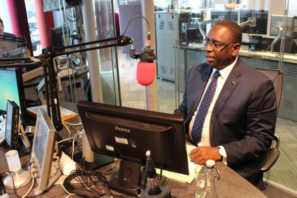 Macky Sall lâche des sergents recruteurs à Thiès Macky Sall lâche des sergents recruteurs à Thiès