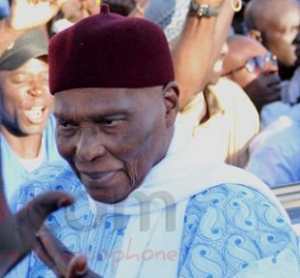 Touba: Un collectif des jeunes marabouts interpelle Wade sur les 4 milliards qu'il aurait reçu de Serigne Saliou Touba: Un collectif des jeunes marabouts interpelle Wade sur les 4 milliards qu'il aurait reçu de Serigne Saliou