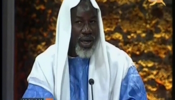 Vidéo: Mamadou Falilou Mbow attaque les chefs religieux Vidéo: Mamadou Falilou Mbow attaque les chefs religieux