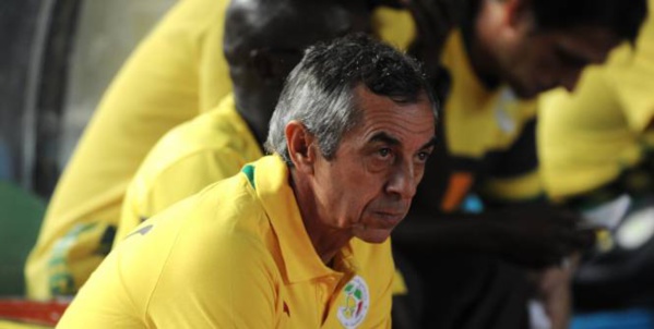 Réveil tendu dans la Tanière - Alain Giresse : "Foutez-moi la paix" Réveil tendu dans la Tanière - Alain Giresse : "Foutez-moi la paix"