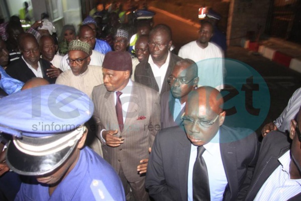 Arrivé hier soir à Dakar, Wade annonce sa participation au sit-in de cet après midi Arrivé hier soir à Dakar, Wade annonce sa participation au sit-in de cet après midi