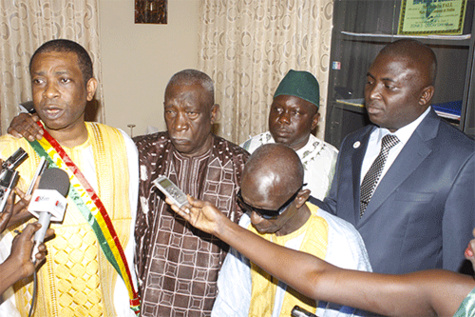 Lettre ouverte à Youssou Ndour: "Rendez-nous notre titre de maire honoraire" Lettre ouverte à Youssou Ndour: "Rendez-nous notre titre de maire honoraire"