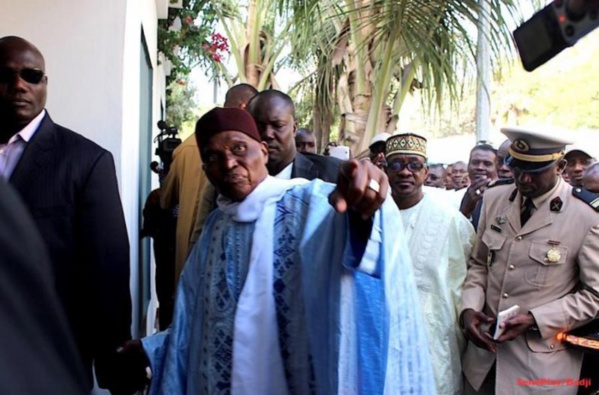 La salve de critiques contre Abdoulaye Wade se poursuit La salve de critiques contre Abdoulaye Wade se poursuit