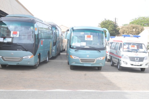 Coopération: La chine offre 13 véhicules dont 3 ambulances Coopération: La chine offre 13 véhicules dont 3 ambulances