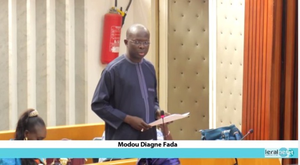 Fada, ici le jour du vote de la loi modifiant le règlement intérieur de l'Assemblée Fada, ici le jour du vote de la loi modifiant le règlement intérieur de l'Assemblée