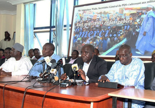 Conférence des leaders du Front Patriotique: "Déclaration au sujet de l’acte de rejet de Macky Sall posé par les étudiants de l’UCAD" Conférence des leaders du Front Patriotique: "Déclaration au sujet de l’acte de rejet de Macky Sall posé par les étudiants de l’UCAD"