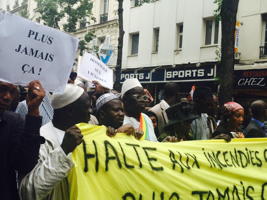 En images-Grande marche de la communauté Sénégalaise de France, suite à l'incendie de la rue Myrha (Paris)