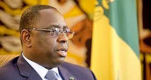 Macky Sall enrôle les policiers à la retraite Macky Sall enrôle les policiers à la retraite