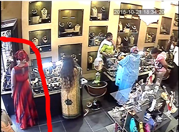 (Vidéo) Bijouterie Serigne Babacar Sy chez Khady Wade : Une femme vole un bijou d’une valeur de 2 millions dissimulé sous ses habits...