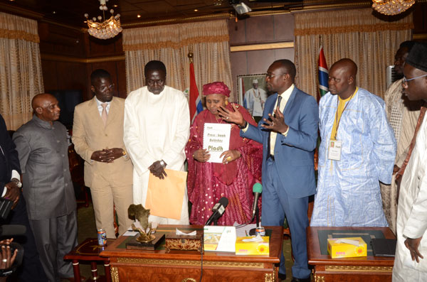 Yaya Jammeh lauréat du trophée "VIVA AFRICA" et d’Ambassadeur de la PLADH
