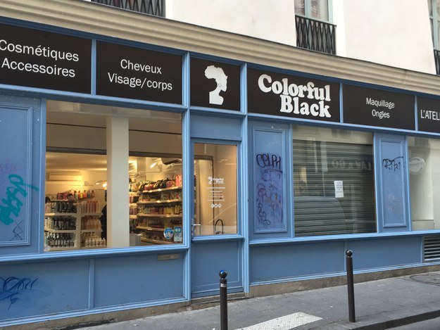 « Pas de boutique afro ici » : Un magasin cosmétique d'une Sénégalaise visé par une affiche raciste à Paris « Pas de boutique afro ici » : Un magasin cosmétique d'une Sénégalaise visé par une affiche raciste à Paris