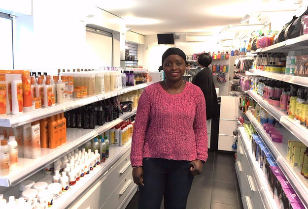 « Pas de boutique afro ici » : Un magasin cosmétique d'une Sénégalaise visé par une affiche raciste à Paris « Pas de boutique afro ici » : Un magasin cosmétique d'une Sénégalaise visé par une affiche raciste à Paris