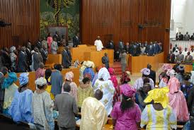 Passage du gouvernement à l’Assemblée : Les députés de l’opposition perturbent la séance Passage du gouvernement à l’Assemblée : Les députés de l’opposition perturbent la séance