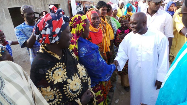 Dans la profonde banlieue, Idrissa Seck poursuit son opération de charme 