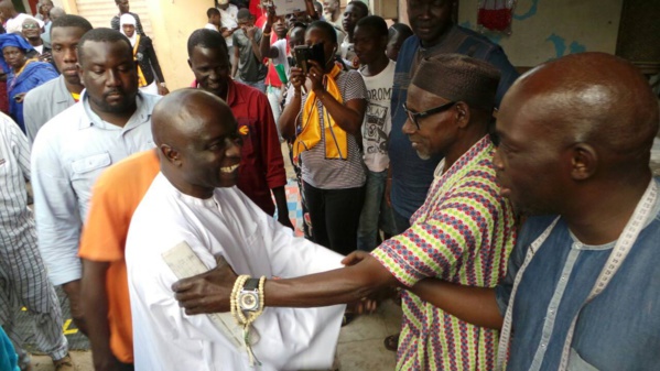 Dans la profonde banlieue, Idrissa Seck poursuit son opération de charme 