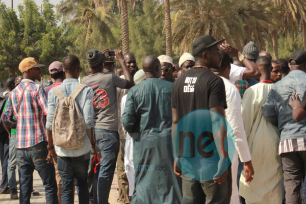 Place de l'Obélisque: La marche des anti-gay dispersée à coups de matraque et de lacrymogène (images) Place de l'Obélisque: La marche des anti-gay dispersée à coups de matraque et de lacrymogène (images)