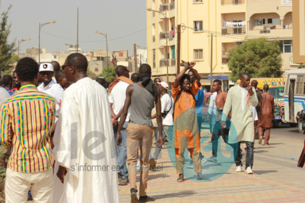 Place de l'Obélisque: La marche des anti-gay dispersée à coups de matraque et de lacrymogène (images) Place de l'Obélisque: La marche des anti-gay dispersée à coups de matraque et de lacrymogène (images)