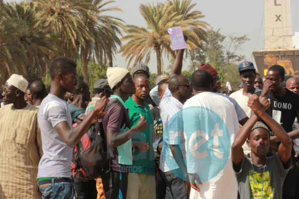 Place de l'Obélisque: La marche des anti-gay dispersée à coups de matraque et de lacrymogène (images) Place de l'Obélisque: La marche des anti-gay dispersée à coups de matraque et de lacrymogène (images)