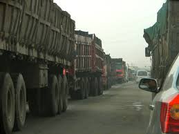 Grosse colère : Les transporteurs sénégalais bloquent la frontière avec la Gambie Grosse colère : Les transporteurs sénégalais bloquent la frontière avec la Gambie