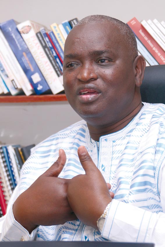 Latif Coulibaly à des étudiants :"nouveau droit n'est pas égal à homosexualité" (regardez) Latif Coulibaly à des étudiants :"nouveau droit n'est pas égal à homosexualité" (regardez)