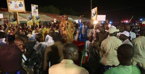 Touba: Sa voiture caillassée, Cissé Lô dégaine et tire Touba: Sa voiture caillassée, Cissé Lô dégaine et tire