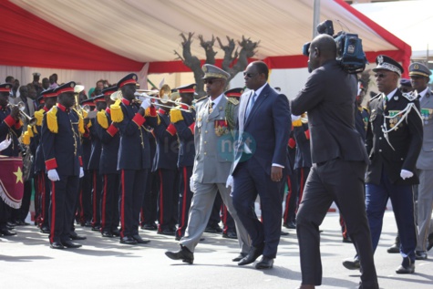 Défilé du 4 avril 2016: Arrivée du Président de la République à la Place de l'Obélisque Défilé du 4 avril 2016: Arrivée du Président de la République à la Place de l'Obélisque