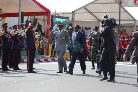 Défilé du 4 avril 2016: Arrivée du Président de la République à la Place de l'Obélisque Défilé du 4 avril 2016: Arrivée du Président de la République à la Place de l'Obélisque
