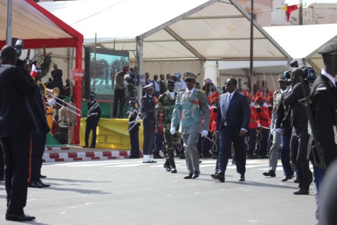 Défilé du 4 avril 2016: Arrivée du Président de la République à la Place de l'Obélisque Défilé du 4 avril 2016: Arrivée du Président de la République à la Place de l'Obélisque