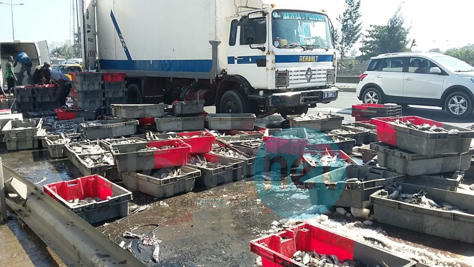 Encore un accident à hauteur de l'école Mariama Niasse (images) Encore un accident à hauteur de l'école Mariama Niasse (images)