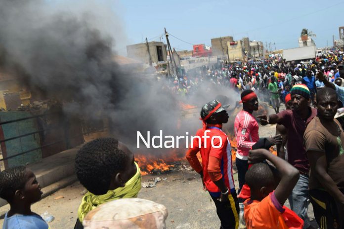 Saint-Louis : Des manifestants bloquent le pont de Guet-Ndar Saint-Louis : Des manifestants bloquent le pont de Guet-Ndar