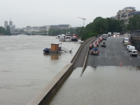 Inondations à Paris : Les portes de Bercy fermées, le concert de Waly hypothéqué? Inondations à Paris : Les portes de Bercy fermées, le concert de Waly hypothéqué?