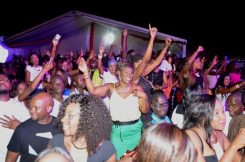 Photos-Concert Cices: Youssou Ndour en toute complicité avec ses fans Photos-Concert Cices: Youssou Ndour en toute complicité avec ses fans