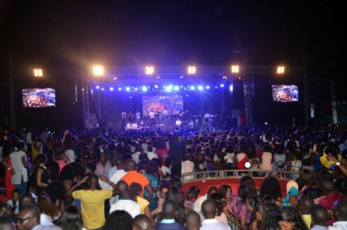 Photos-Concert Cices: Youssou Ndour en toute complicité avec ses fans Photos-Concert Cices: Youssou Ndour en toute complicité avec ses fans