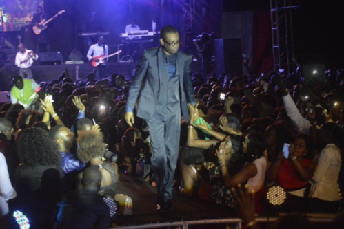 Photos-Concert Cices: Youssou Ndour en toute complicité avec ses fans Photos-Concert Cices: Youssou Ndour en toute complicité avec ses fans