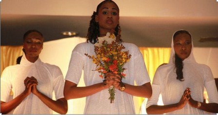 (16 photos) Revivez en images l’hommage de Khadija Sy à feu Demba Dia (16 photos) Revivez en images l’hommage de Khadija Sy à feu Demba Dia