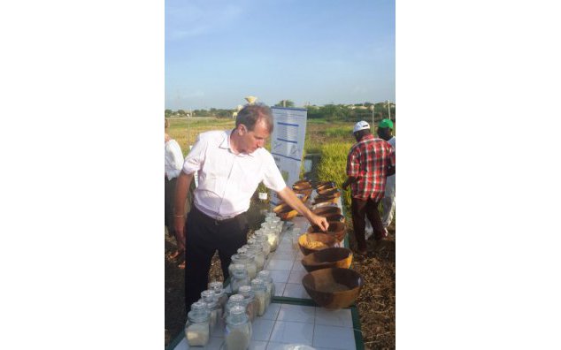 Visite du Ministre Le Foll au Sénégal : Au cœur de l’initiative « 4 pour 1000, des sols pour la sécurité alimentaire et le climat » Visite du Ministre Le Foll au Sénégal : Au cœur de l’initiative « 4 pour 1000, des sols pour la sécurité alimentaire et le climat »