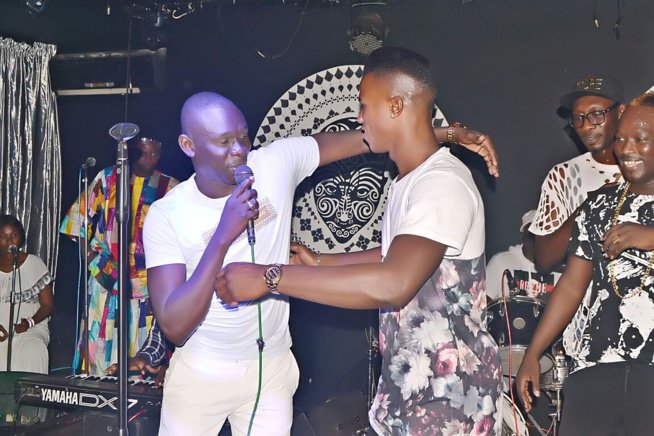 Photos - Diao Baldé s'éclate à la soirée de Pape Diouf Photos - Diao Baldé s'éclate à la soirée de Pape Diouf